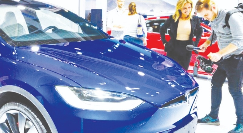 Tesla 285 bin aracını geri çağırıyor: Güvenlik tehlikesi oluşturabilir