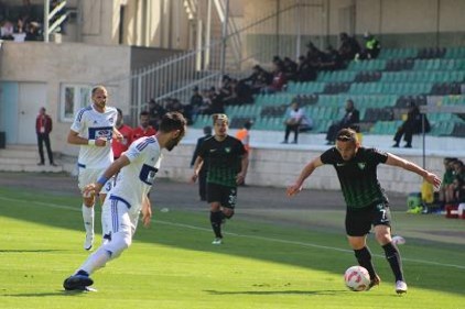  Denizlispor, evinde konuk ettiği Gaziantep Büyükşehir Belediyespor’u 2-1 mağlup etti. 
