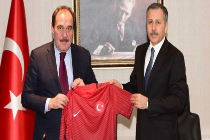 TFF Başkanı Yıldırım Demirören Vali Ali Yerlikaya&#039;yı ziyaret etti