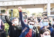 The Guardian: Türkiye'nin gençleri Erdoğan'a karşı tavır alıyor