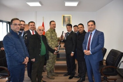 THF Mehmetçiğe destek için sınırda 
