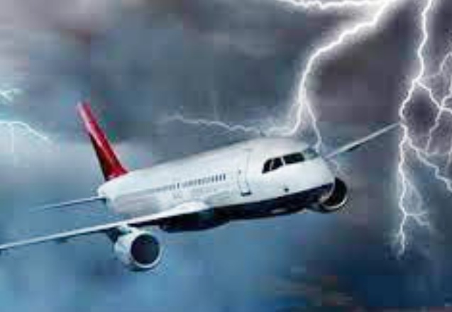 THY uçağına yıldırım çarptı