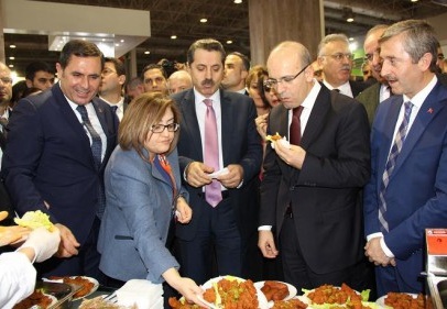Ticaret Borsası standında Bakanlara köfte ikram edildi