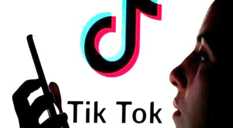 TikTok’ta gördüğü ‘Yardıma ihtiyacım var’ işaretini yapan kız çocuğu kaçırılırken kurtarıldı