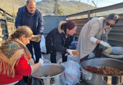 Tilkiler Köyü Derneği’nden depremzedelere İftar lokması