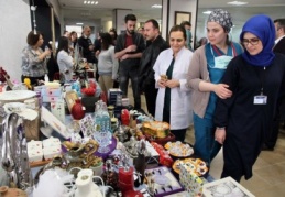 Tıp Fakültesi Burs Komisyonu kermes düzenledi
