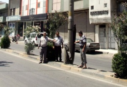 TIR çapan elektrik direğinin değiştirilmesi isteniyor