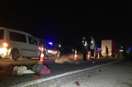 Tır ile traktör çarpıştı 