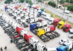 Tır operasyonunda 137 tır Adana Emniyet Müdürlüğü otoparkında