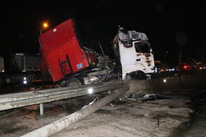 TIR sürücüsü kazada yanarak can verdi