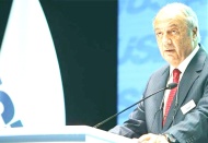 "TL'deki değer kaybını sadece döviz satarak engellemek mümkün değil"