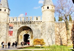 Topkapı Sarayı’nda katliam: Ağaçlar kesildi, askeri okul binası yıkıldı