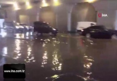 Topkapı'da alt geçidi su bastı!