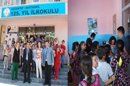 Topladıkları kitapları 125. Yıl İlkokulu&#8217;na bağışladılar