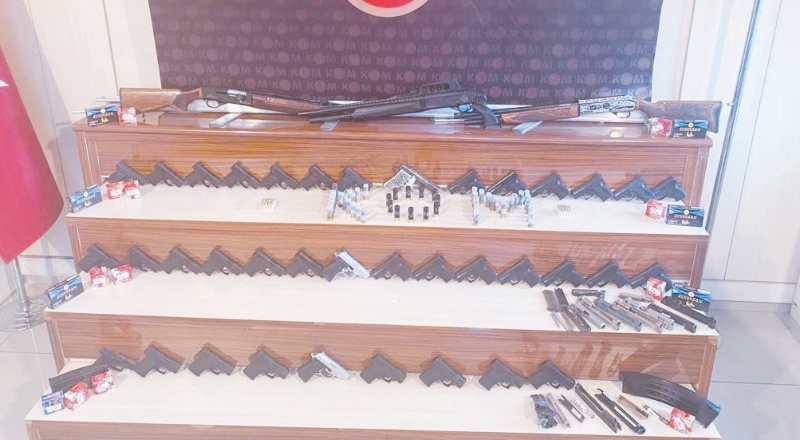 Toplu silah kaçakçılığı operasyonunda 15 kişi tutuklandı