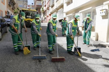Toplu temizlik ekibi İstiklal Mahallesi&#8217;ndeydi