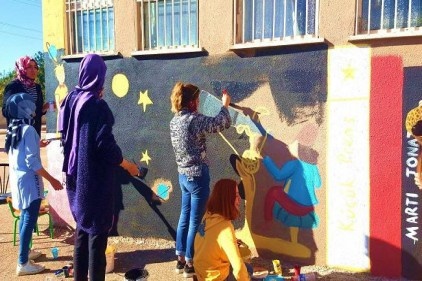 Toplumsal duyarlılık projesi ile okul boyadılar