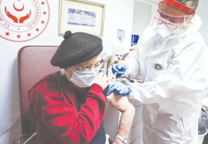 Toplumun yüzde 58'i iki doz aşı yaptırdı