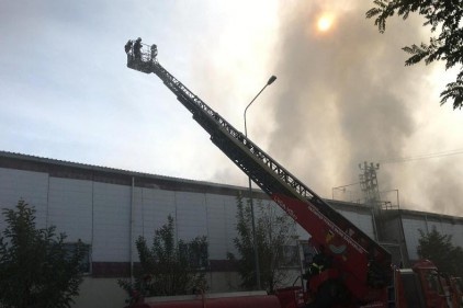 Toptan gıda deposunda çıkan yangın kontrol altına alındı