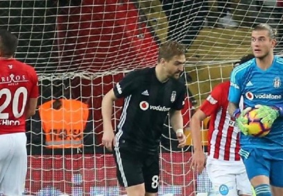 Topu '6 saniye'den uzun tutma rekoru Karius'un