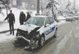 Trafik aracı kaza yaptı