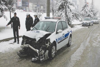 Trafik aracı kaza yaptı