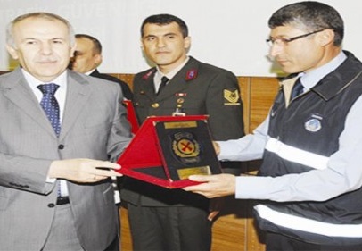 Trafik Haftası'nda büyükşehir zabıtasına ödül