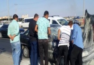 Trafik ışığında duran otomobil alev aldı 