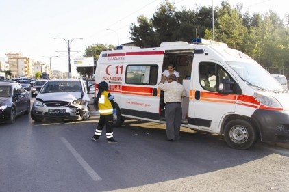 Trafik kazasında 2 kişi hafif yaralandı