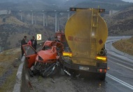 Trafik kazasında 2 kişi öldü, 3 kişi yaralandı