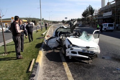 Trafik kazasında 1 kişi öldü 2'si ağır 3 kişi yaralandı