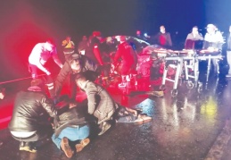 Trafik kazasında 2 ölü, 2'si ağır 10 yaralı var