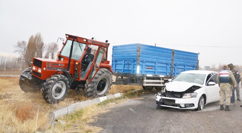 Trafik kazasında 2'si çocuk 5 kişi yaralandı