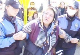 Trafik kazasında hayatını kaybeden polis ve eşi törenle memleketlerine uğurlandı