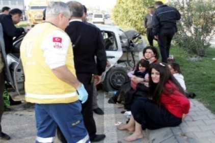 Trafik kazasında 1&#8217;i polis memuru toplam 7 kişi yaralandı