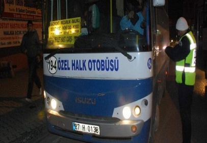 Trafik polisleri halk otobüslerine göz açtırmıyor