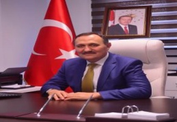 Trafikte sürücüler ambulansa yol vermiyor