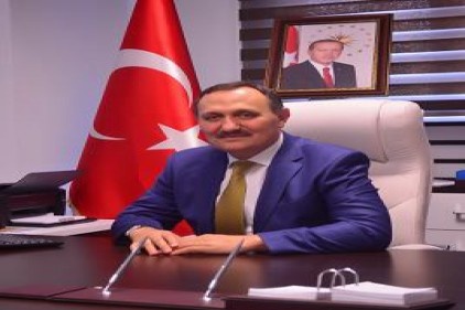Trafikte sürücüler ambulansa yol vermiyor