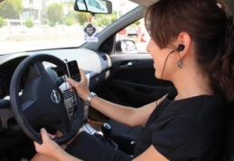 Trafikte telefonla konuşana ceza yağdı