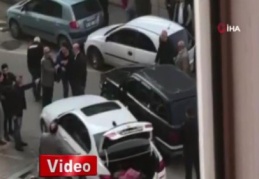 Trafikte yol verme kavgasında coplar konuştu