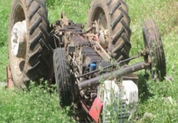 Traktör çocuklara çarptı: 1 ölü, 1 yaralı