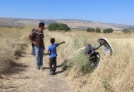 Traktör su kanalına düştü
