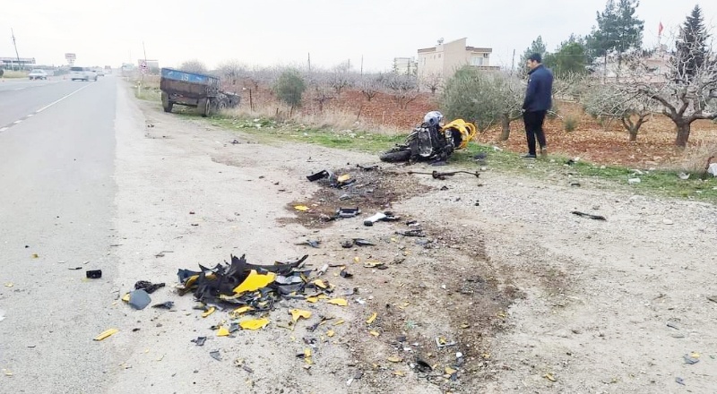 Traktörle çarpışan motosiklet sürücüsü öldü