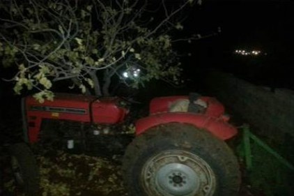 Traktörle tarlasını sürerken kalp krizi geçiren adam hayatını kaybetti