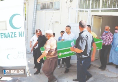 Traktörün altında kalan genç hayatını kaybetti