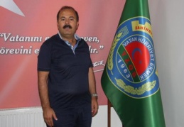 Traktörün deposu 500 kilogram buğdaya doluyor