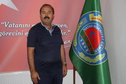 Traktörün deposu 500 kilogram buğdaya doluyor