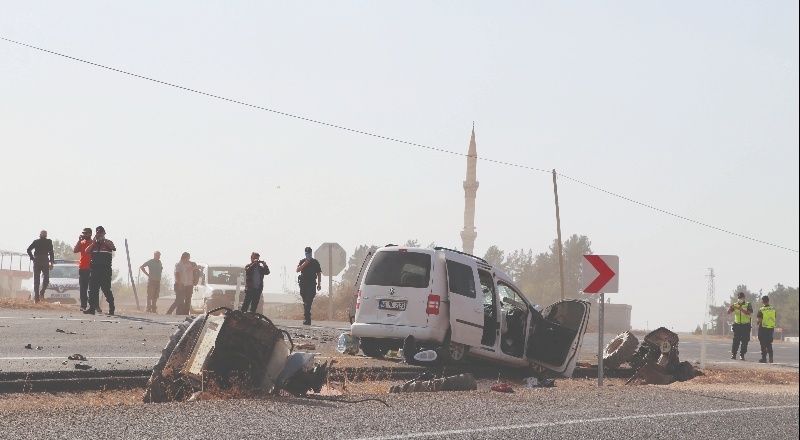Traktörün ikiye bölündüğü feci kazada 1 kişi öldü, 3 kişi yaralandı