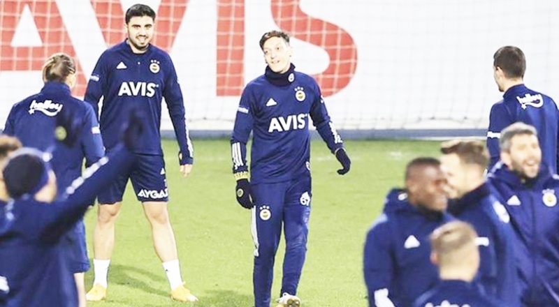 Transfer döneminin en çok konuşulanı Mesut Özil oldu