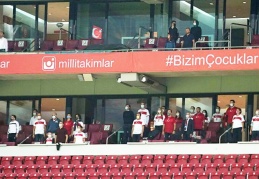 Tribünler 217 gün sonra seyircilere ‘merhaba' dedi